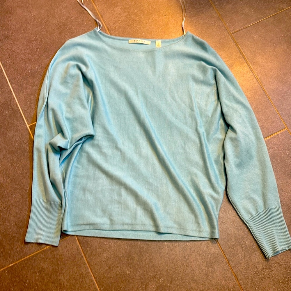 Beautiful lightweight sweater